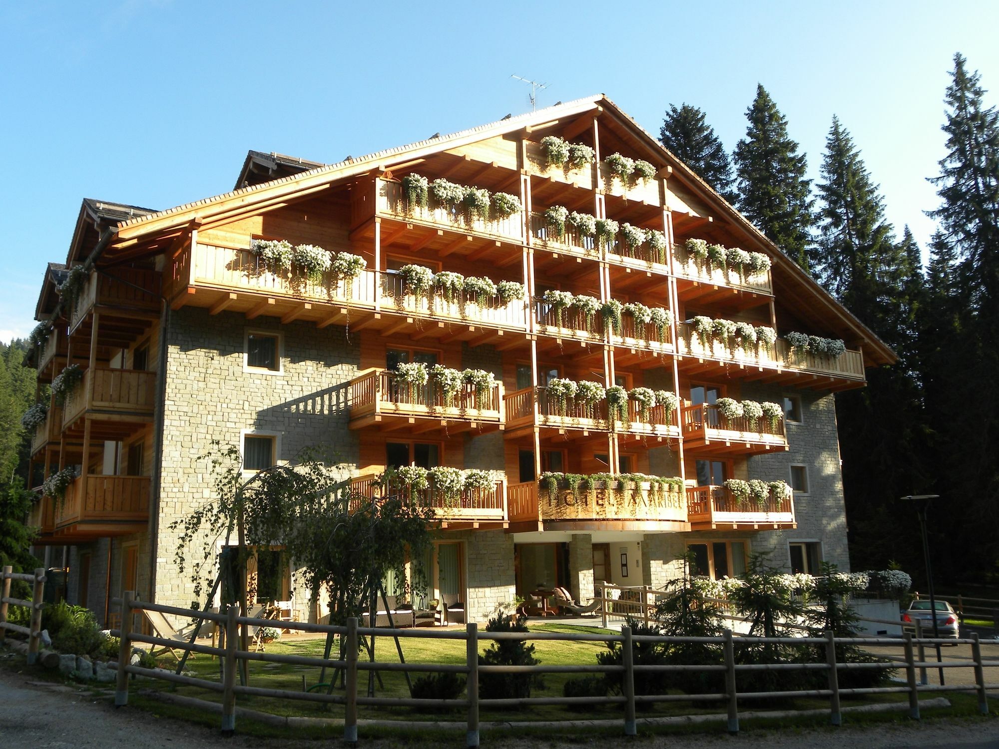Maribel Hotel Madonna di Campiglio Exterior photo